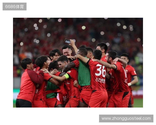 三连冠！上海海港加冕2025赛季中超冠军，摘下队史中超第四星