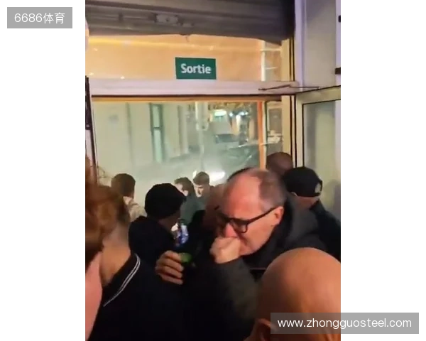 邮报:纽卡球迷在法国遇袭,被马赛球迷投掷催泪瓦斯 邮报:纽卡球迷在法国遇袭,被马赛球迷投掷催泪瓦斯